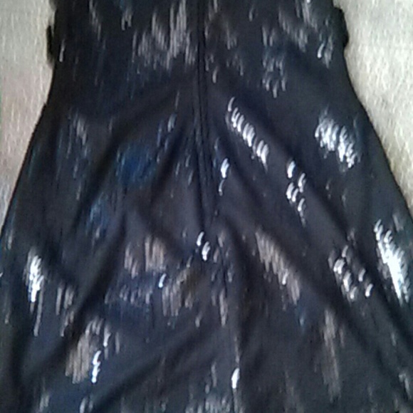 Black dress - Picture 3 of 4